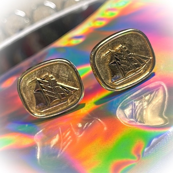 💕Beautiful Gold Tone Sailboat Cufflinks💕 - Picture 5 of 5